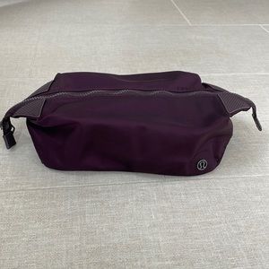 Lululemon make up/bathroom bag. Right?